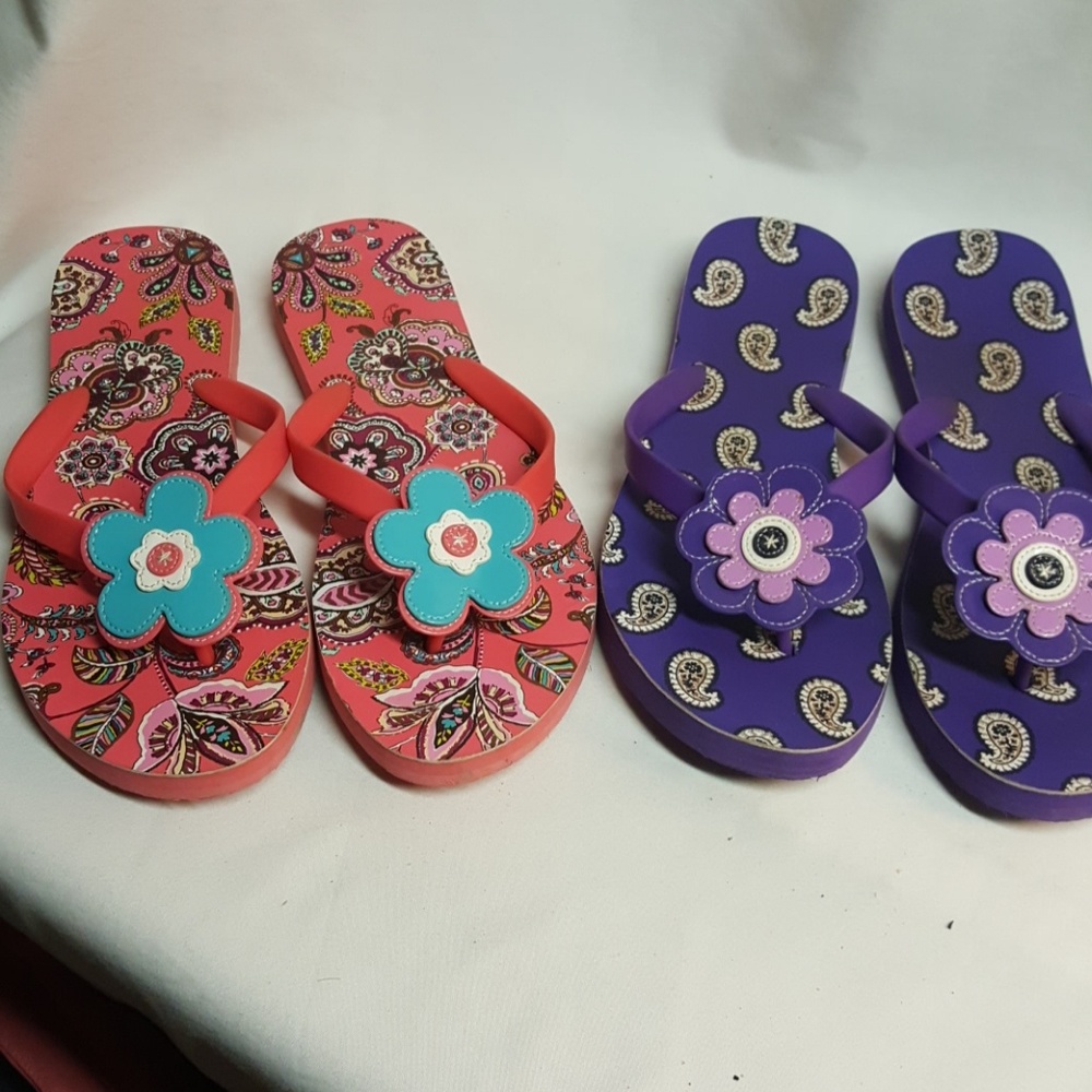 VERA BRADLEY flip flops